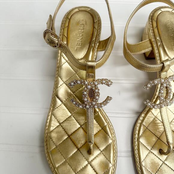 Chanel Gold Quilted CC Pearl Thong Sandals Metallic Lambskin 38.5 - Picture 10 of 16